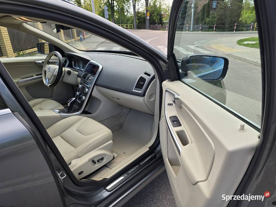 VOLVO XC60 LIFT 30 AWD 4X4 304 PANORAMA Rok produkcji 2015 Białystok sprzedam