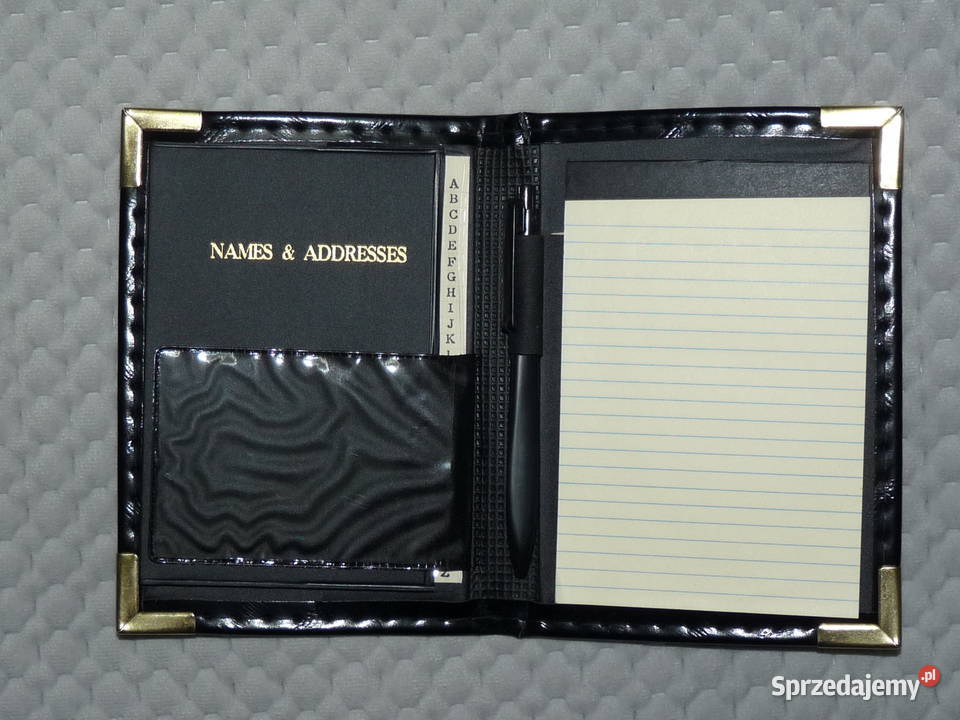 Notes z książeczką adresową w czarnej okładce Kraków