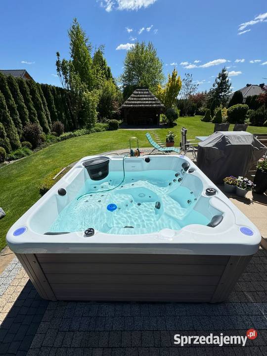 Wanna z hydromasażem Trident