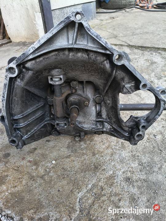 Skrzynia biegów fiat 126p Motoryzacja Biała