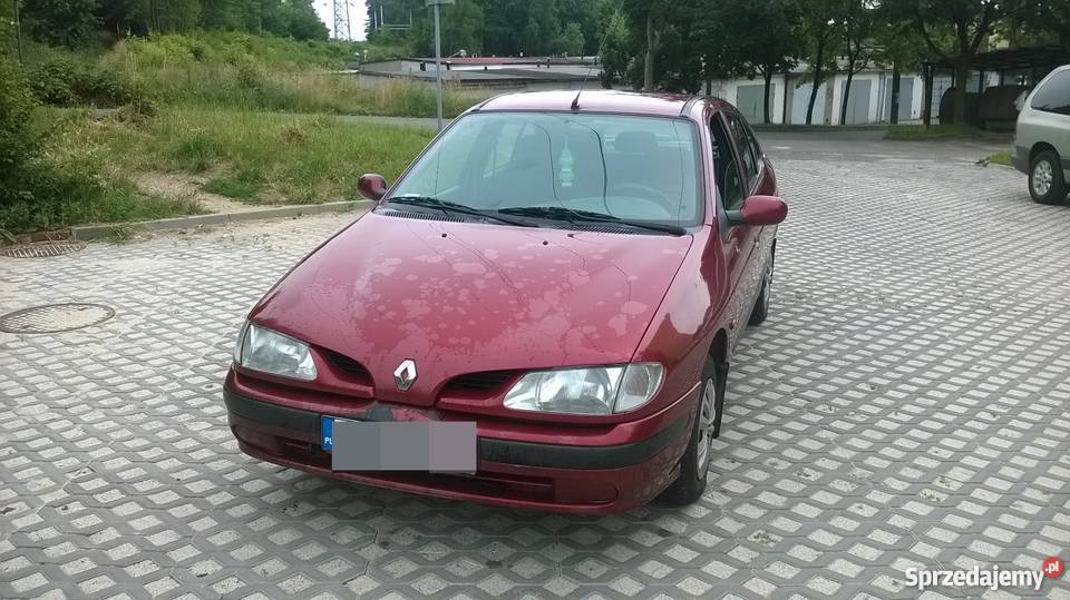Meganka w złomu Renault