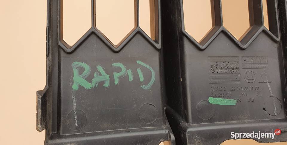 SKODA RAPID 5JA KRATKA ZDERZAKA ŚRODKOWA ATRAPA Trzciel sprzedam