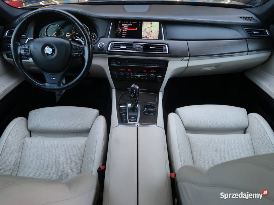 BMW 7 730d xDrive asystent pasa ruchu