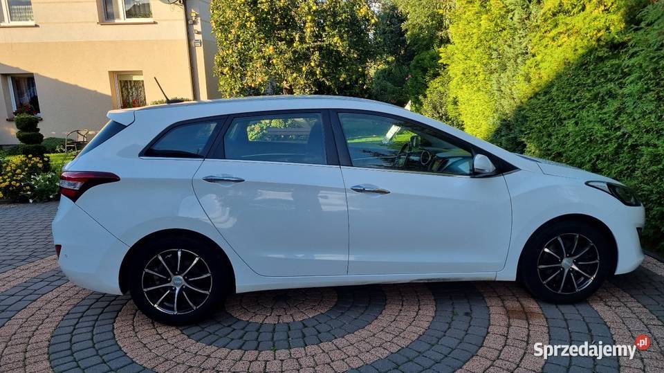 Hyundai i30 2017r 16 135 127000 MP3