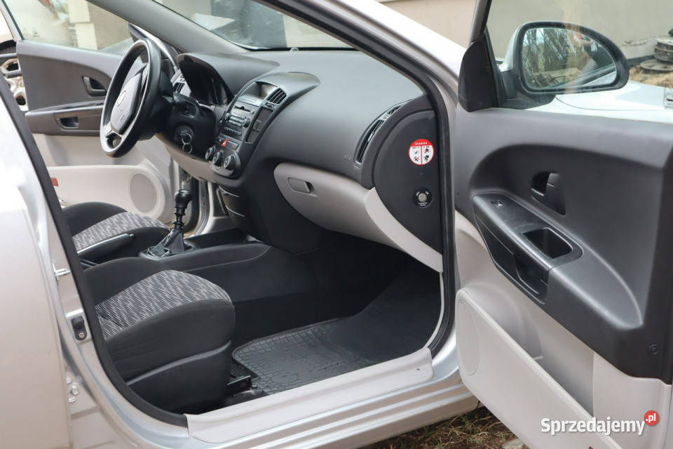 Kia Ceed 2008r 16 Benzyna Kombi Tanio Możliwa Rok produkcji 2008 Warszawa