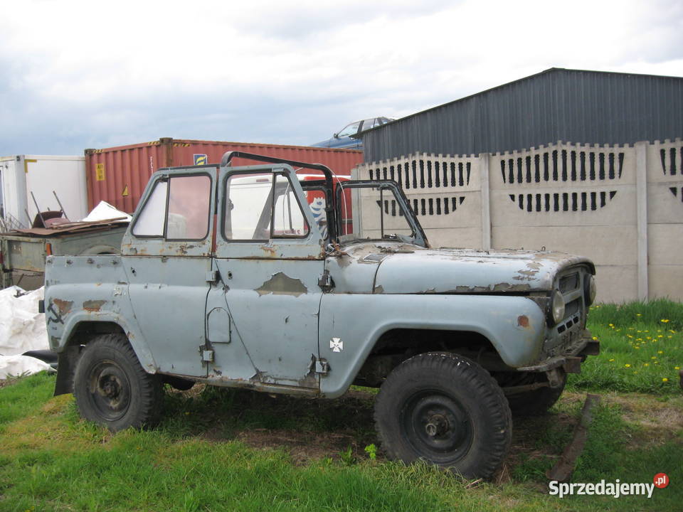 Gaz 69 z dokumentami