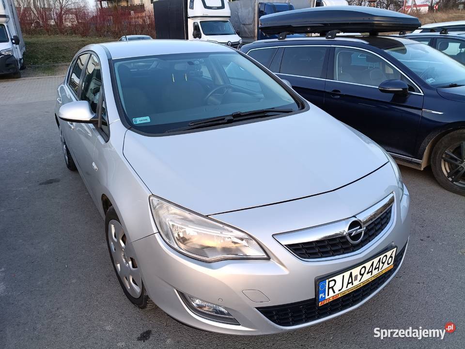 Opel Astra j LPG zadbany 2 komplety kół Rzeszów