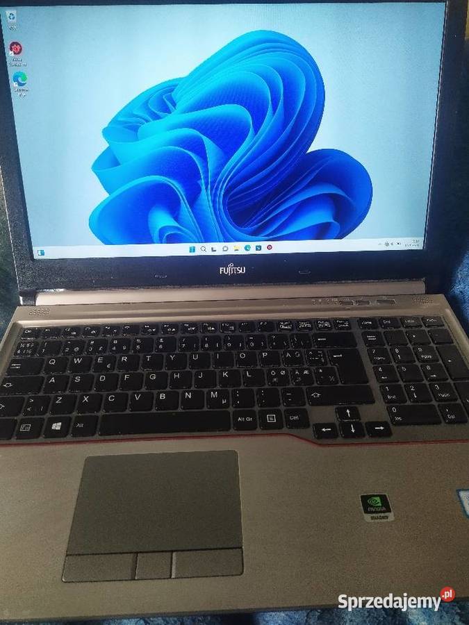 Laptop stacja graficzna Fujitsu H760 i7 dwie