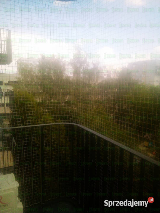 Montaż siatki zabezpieczającej na balkon bez