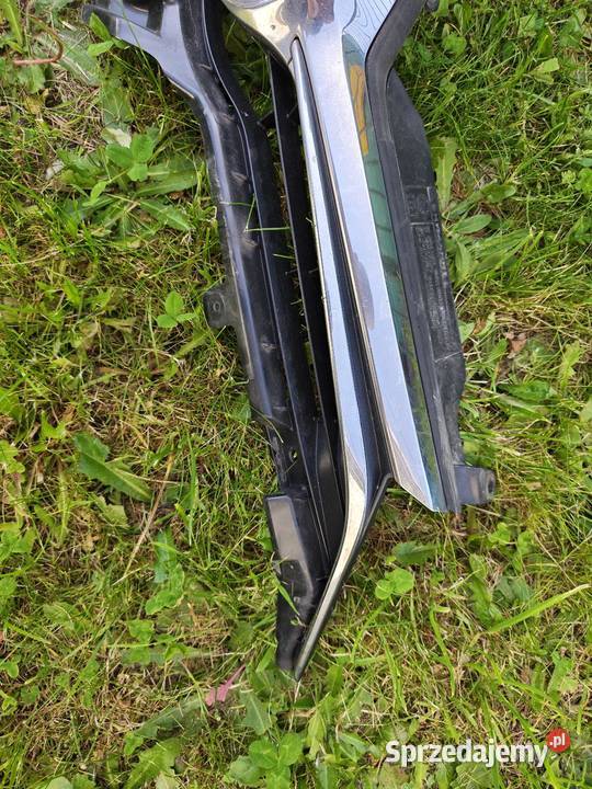 Toyota Auris II lift 1518 grill chrom Lubań sprzedam