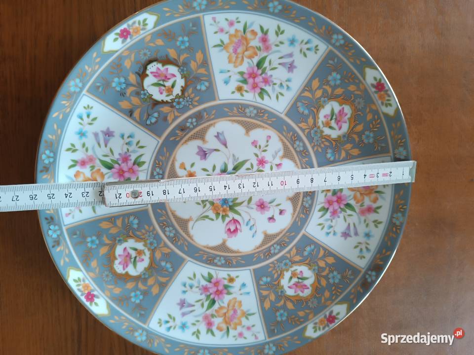 Patera porcelanowa zdobiona kwiatkami