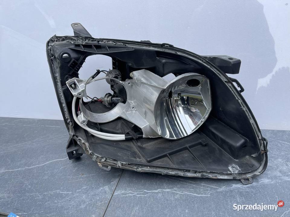 TOYOTA AVENSIS T25 PRAWA OBUDOWA LAMPY PRZEDNIEJ osobowe wielkopolskie Ostroróg sprzedam