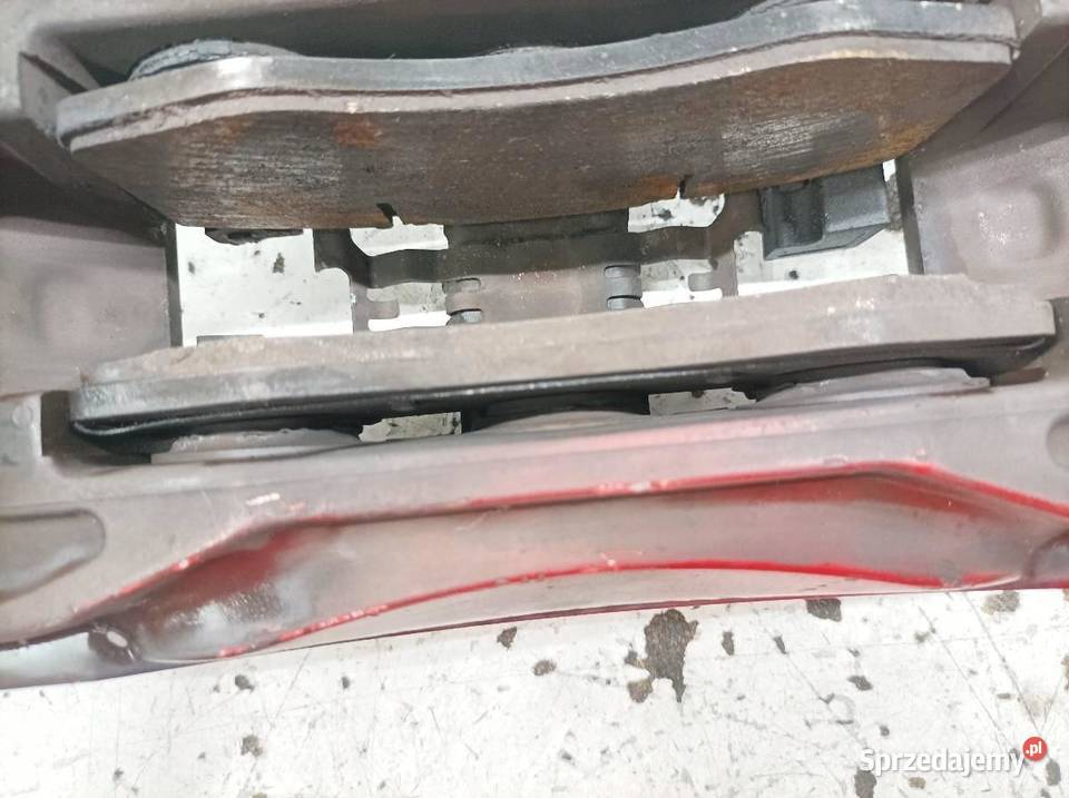 ZACISK HAMULCOWY LEWY PRZÓD AMG 20 CGI DO