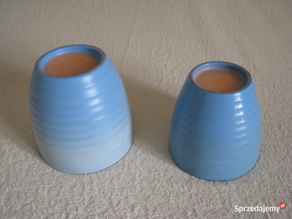 Piękne karbowane ceramiczne niebieskie doniczki