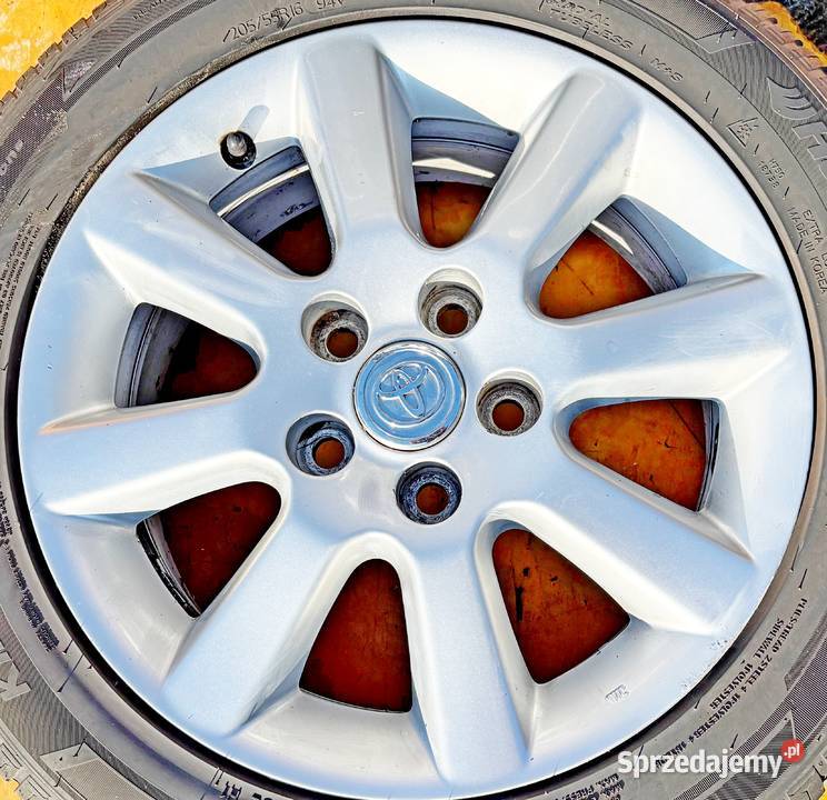 FELGI Z OPONAMI TOYOTA AVENSIS 65JJx16CH ET45 Radom