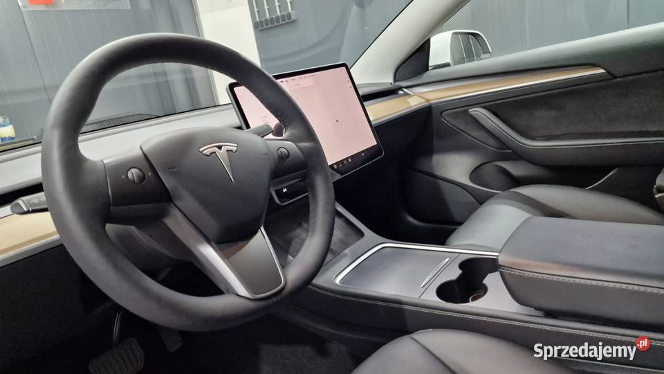 Tesla Model 3 RWD auto prywatne Rok produkcji 2021 Warszawa