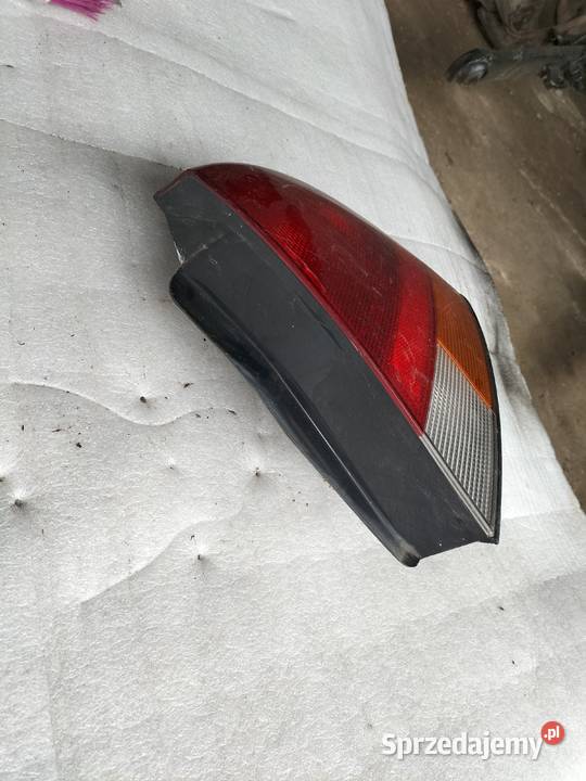 Mitsubishi Carisma LAMPA TYŁ TYLNA PRAWA Kamień-Kolonia