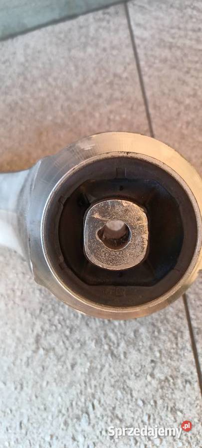 Wahacz dolny prawy banan audi a4 b8 20 TDI nowy