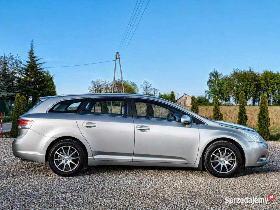 Toyota Avensis III 2009 benzyna Sadlno