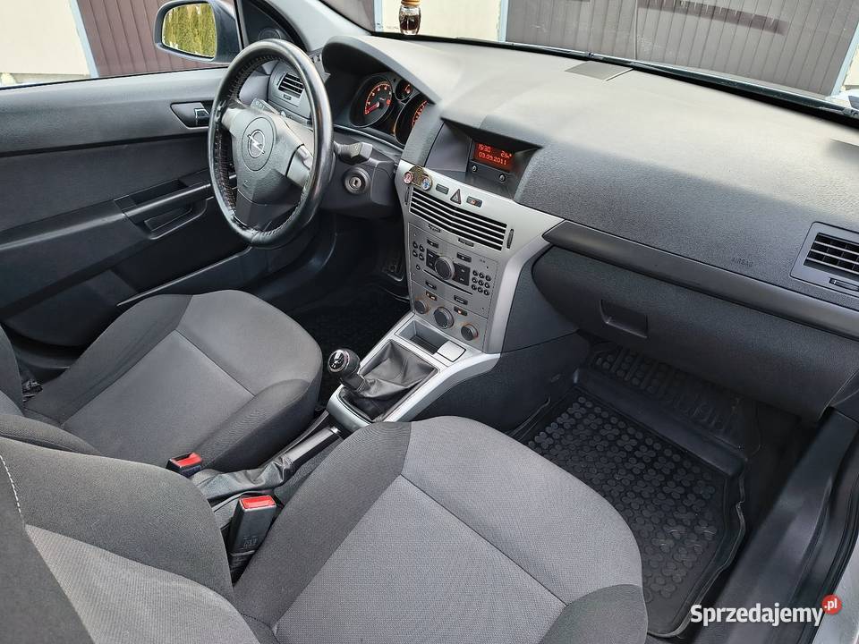 Opel Astra H 16 115 2011 manualna Glinnik