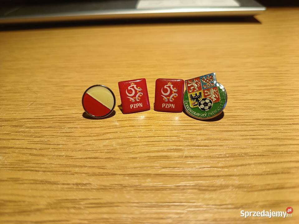 Odznaki klubowe na wymianę Wronki