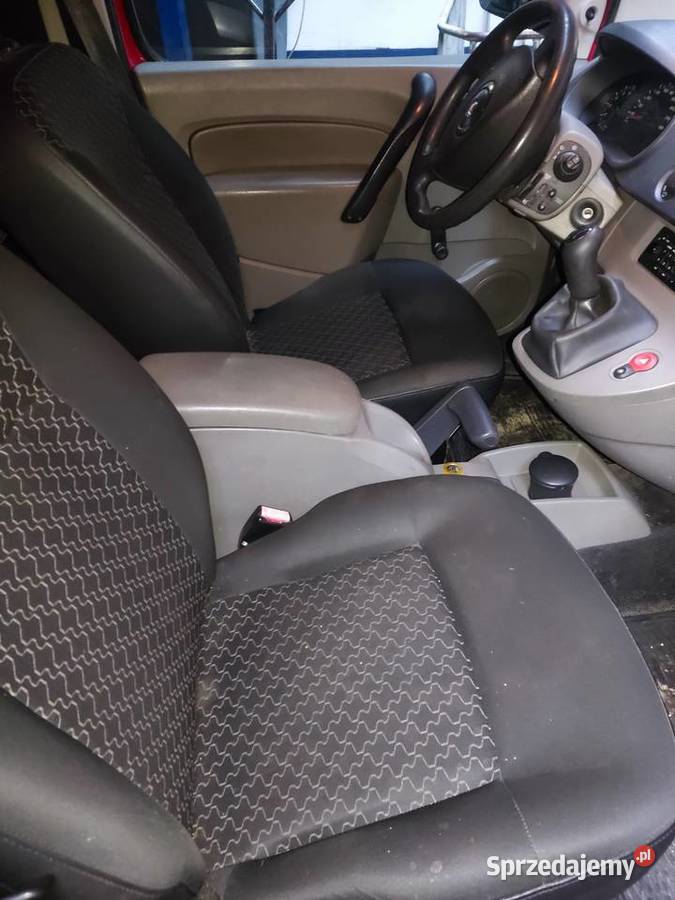 Renault Kangoo nieuszkodzony