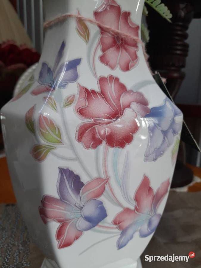 biały wazon w kwiaty Mielnica Duża
