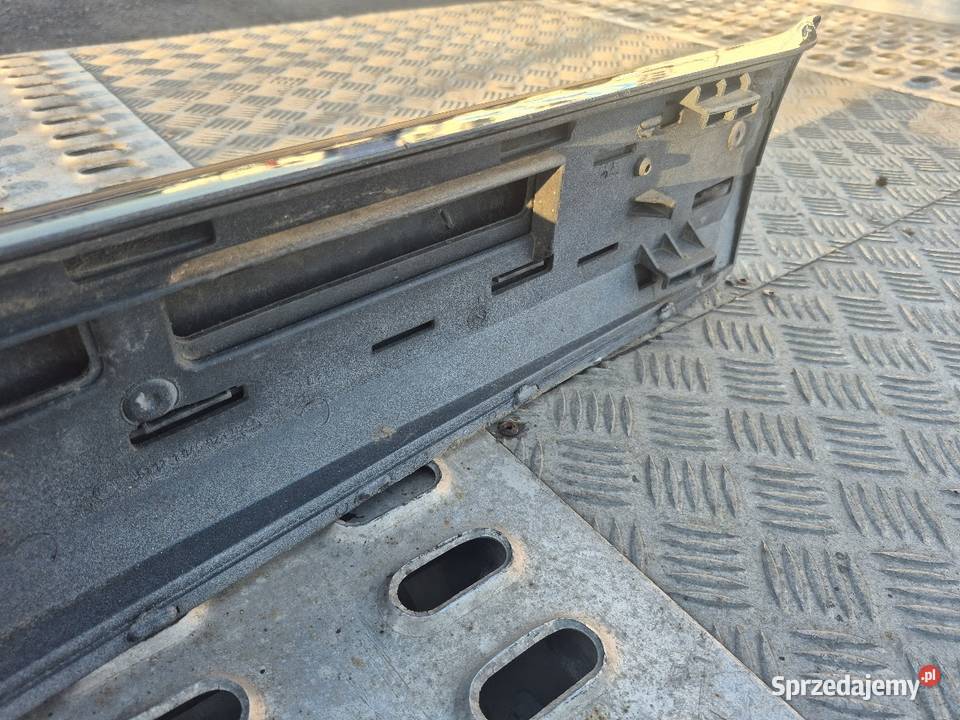 BMW E30 zderzak tył osobowe Zderzaki Podozierany