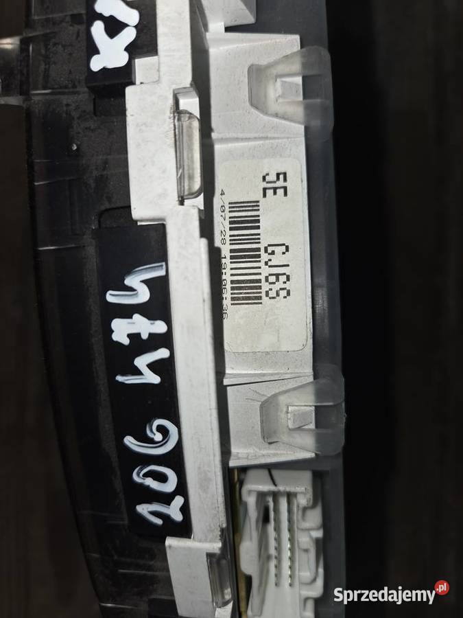 Licznik zegary Mazda 6 20 benzyna osobowe Łagów