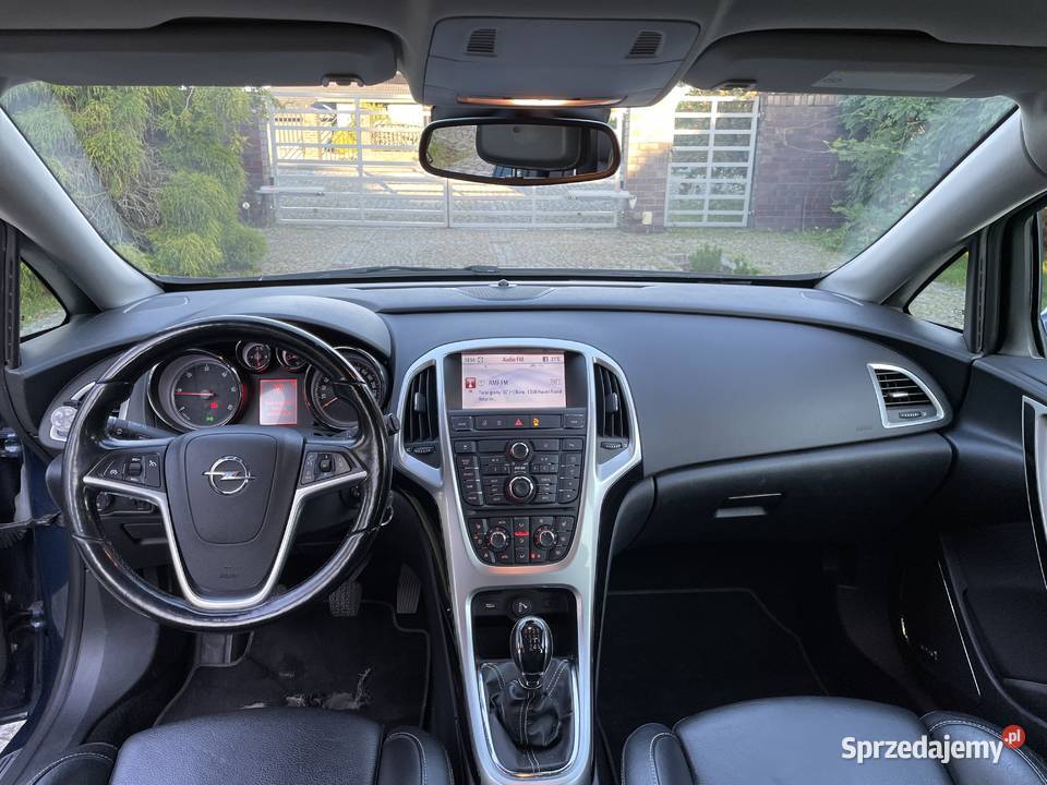 Opel Astra OPC Kombi 20 CDTI 160 2011