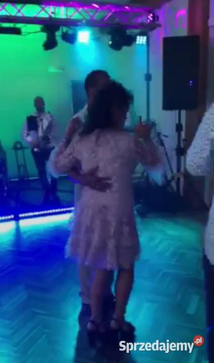 Koronkowa pudrowa sukienka Spódnice i sukienki Zielonki