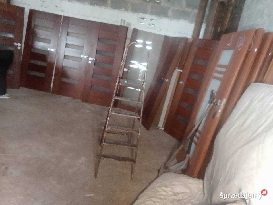 Drzwi wewnętrzne brązowe z ościeżnicą regulowane Czernikowo