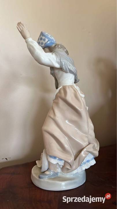 Figurka dziewczyny z kapeluszem Syg Zapfir Made Gdańsk