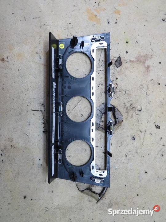 RAMKA PANELU KLIMATYZACJI PASSAT B8 3G2863041 sprzedam