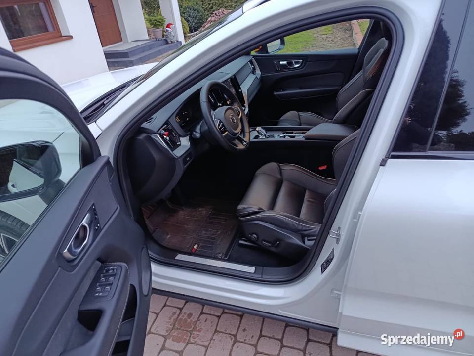 VOLVO XC 60 B4 PLUS DARK 2022 SALON 1 WLAŚCICIEL Kielce