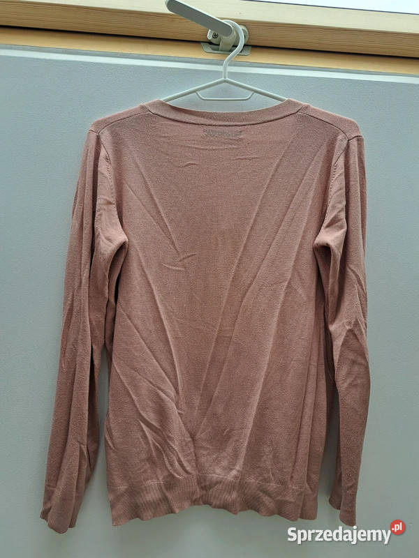 Klasyczny sweter w odcieniu pudrowego różu sprzedam