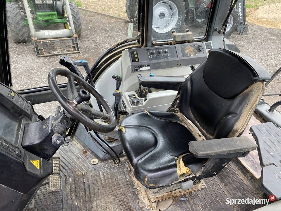 Valtra 6400 ładowacz Stoll łódzkie Biała