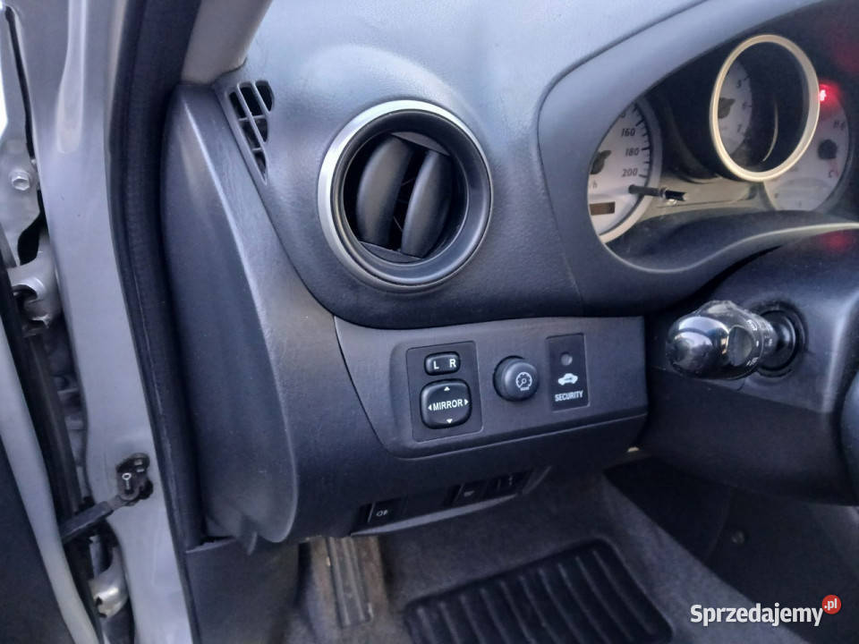 Toyota RAV4 20D4D lift 4X4 skóry klimatronik relingi dachowe Gryfino