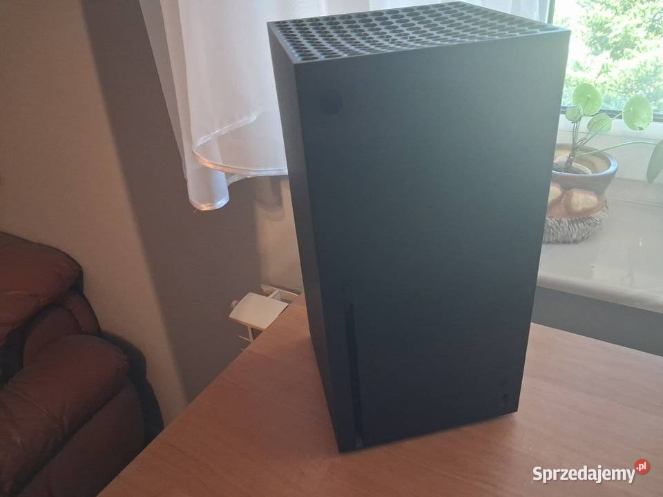 Sprzedam Xbox series X z dwoma padami i zestawem