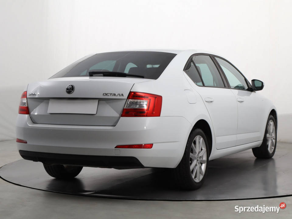 Skoda Octavia 14 TSI światła do jazdy dziennej