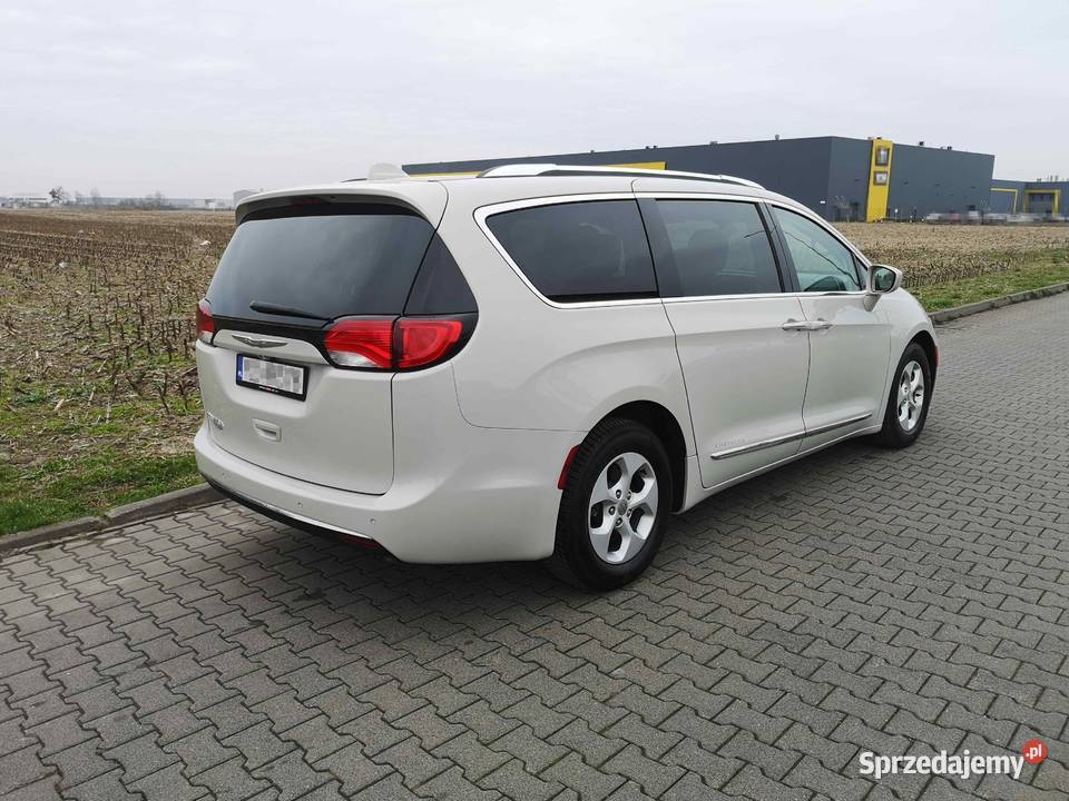 Chrysler Pacifica TouringL Plus 8 osobowa Komorniki