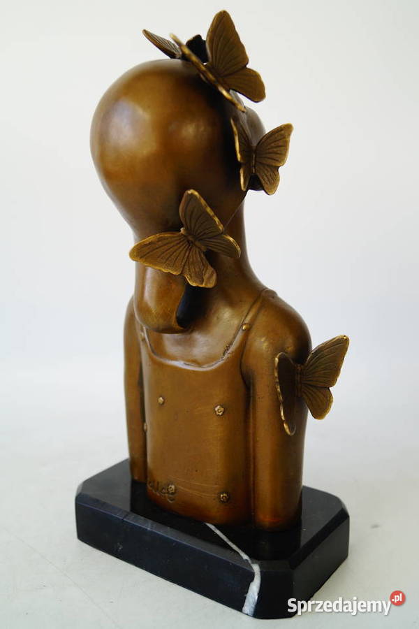 Kobieta z Motylami figura z brązu rzeźba piękna Gizałki