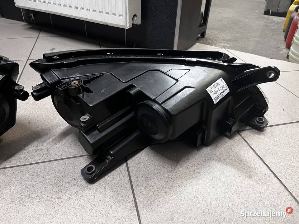 Reflektory lampy przód Volkswagen Tiguan 5N Brzeszcze sprzedam