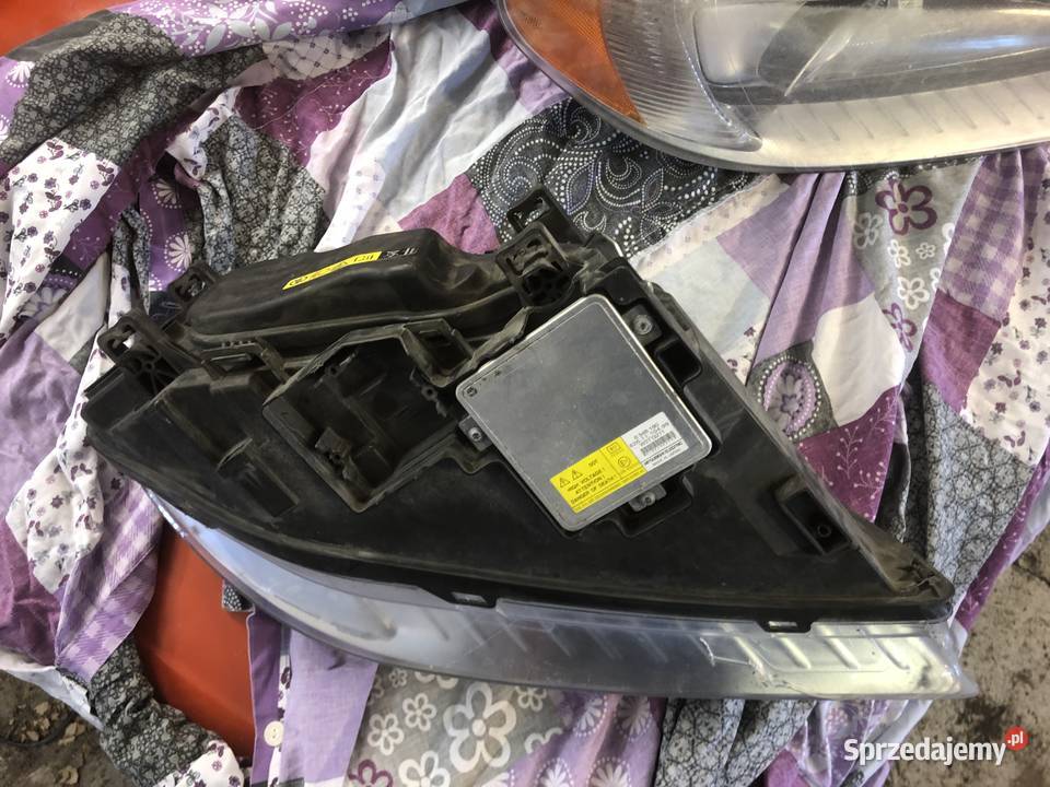 Lampy przód ksenon VOLVO S80 2006r uszkodzone