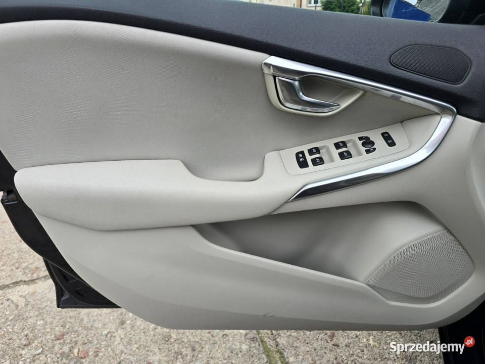 Volvo V40 ledRDesignBezwypadkowy II 2012 Białogard sprzedam