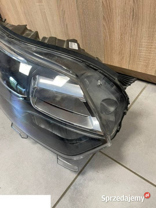 Citroen Jumpy 2017 reflektor xenon prawy Kozubszczyzna