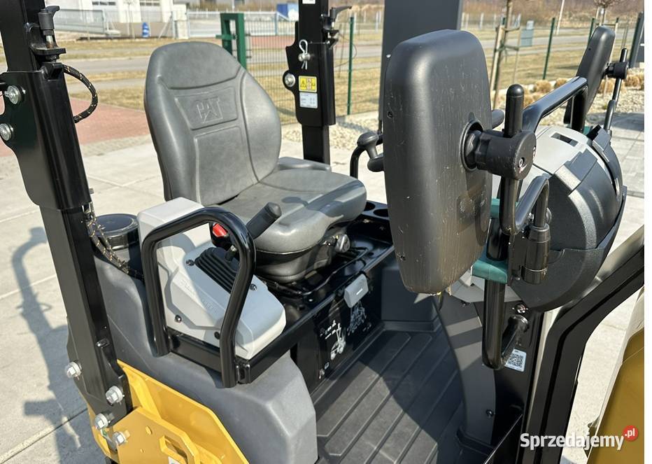 WALEC DROGOWY CATERPILLAR CB25 GC Tuliszków