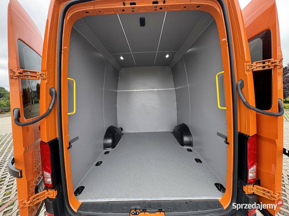 Man TGE 3180 2025 9Osobowy LONG L5H3 Crafter Rok produkcji 2025 świętokrzyskie Daleszyce