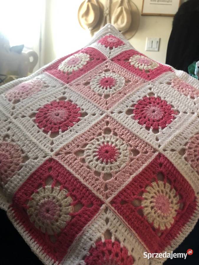 Poszewki na poduszki z kwadratów Babuni NOWE na Rękodzieło Rękodzieło Zegrze