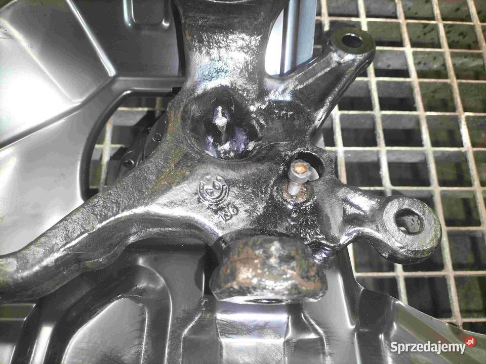 Zwrotnica prawa przednia BMW E46 330i Ci Z4 E85 osobowe Poręba
